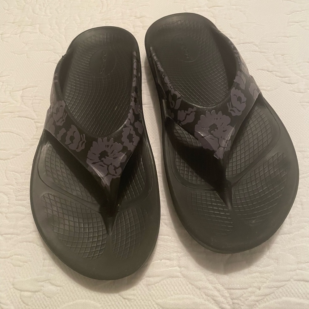 Oofos Black Floral flip flops size EU 41 (women’s 10)